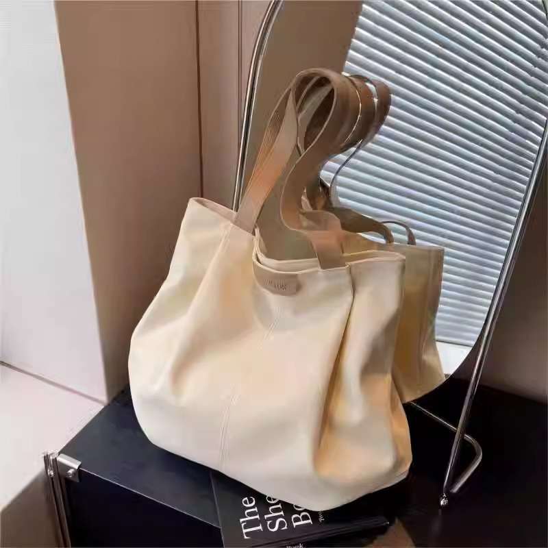 旅行バッグ 柔らか素材のゆったり大容量トートバッグ