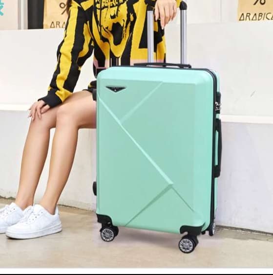 旅行バッグ  軽量ハードシェルスーツケース