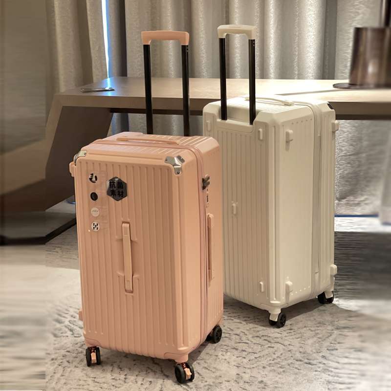 旅行バッグ 高級感溢れる頑丈スーツケース