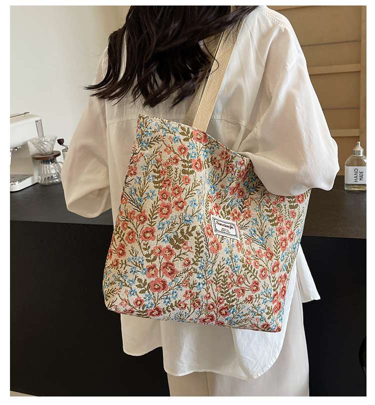 旅行バッグ 花咲く草原のトートバッグ