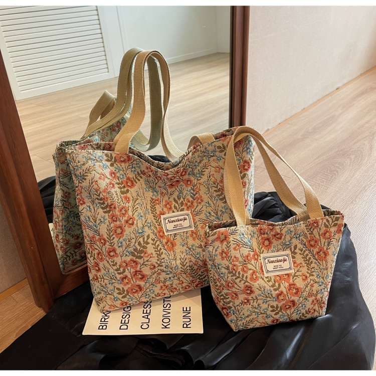 旅行バッグ 花咲く草原のトートバッグ