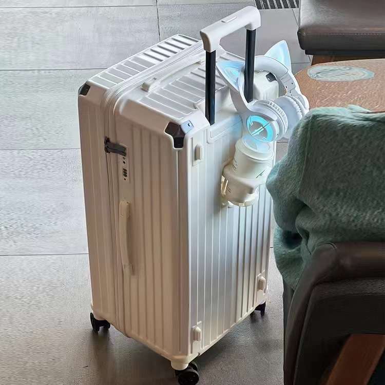 旅行バッグ 高級感漂う頑丈スーツケース