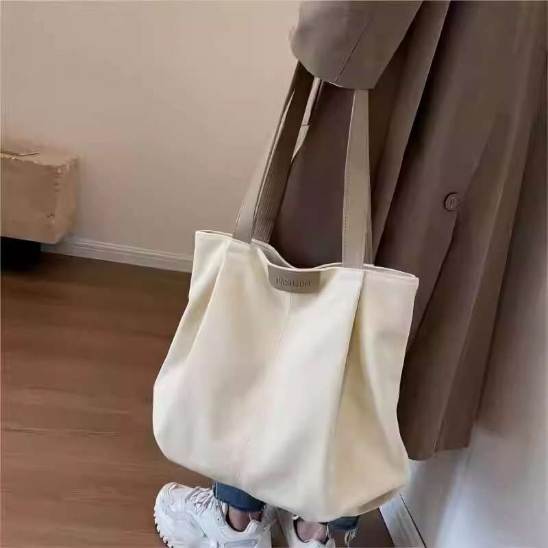 旅行バッグ 柔らか素材のゆったり大容量トートバッグ