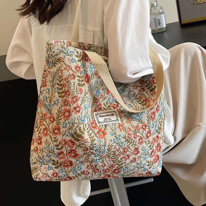旅行バッグ 花咲く草原のトートバッグ