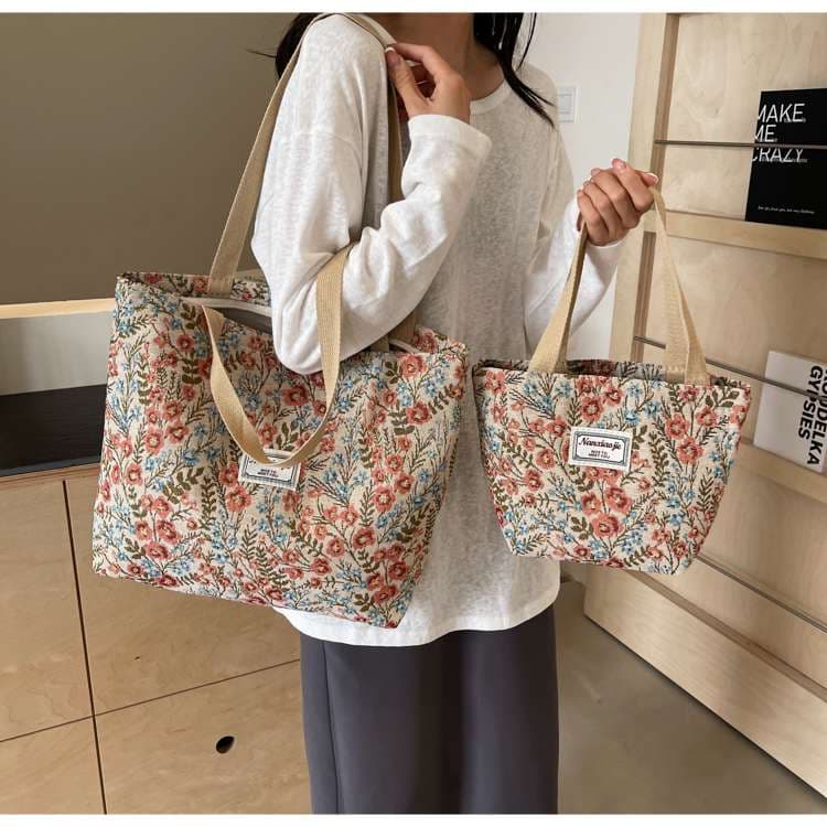 旅行バッグ 花咲く草原のトートバッグ