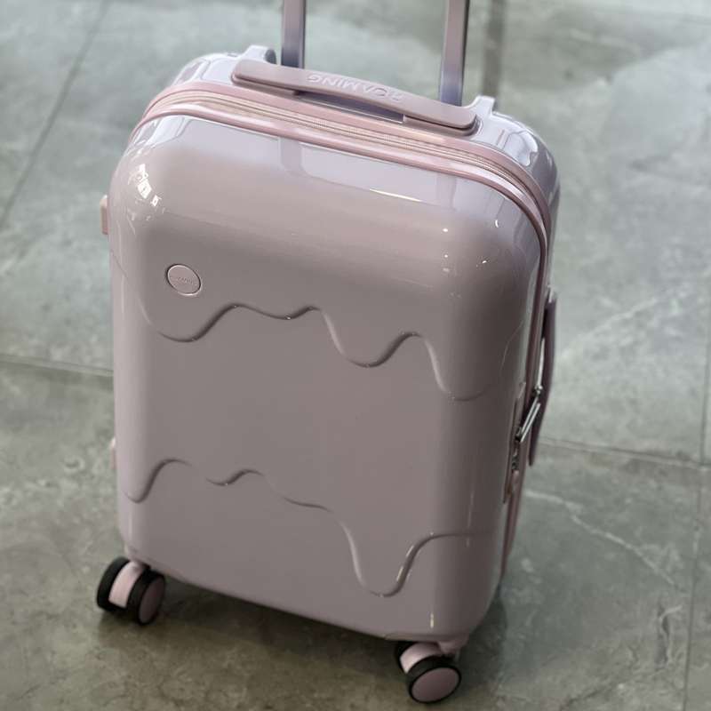 旅行バッグ  波模様のスタイリッシュキャリーケース