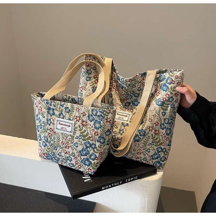 旅行バッグ 花咲く草原のトートバッグ
