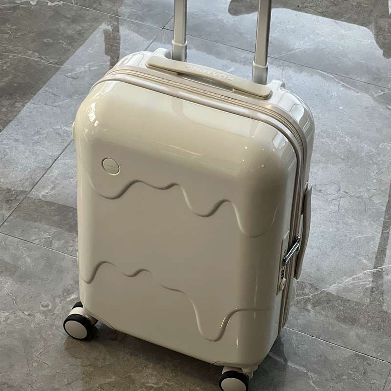 旅行バッグ  波模様のスタイリッシュキャリーケース